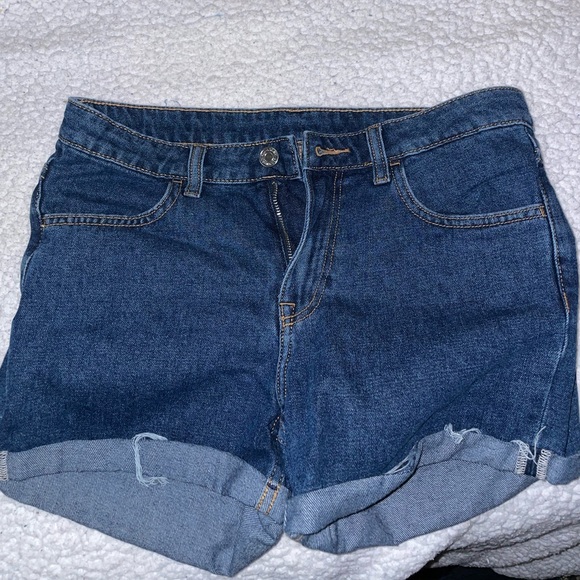 Lightly worn denim shorts - Picture 1 of 3